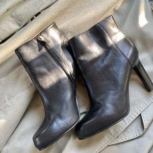 & Other Stories black genuine leather booties 37